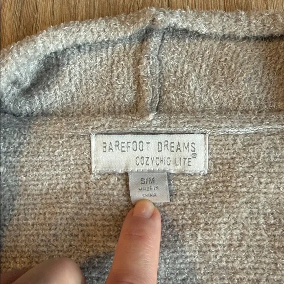 BAREFOOT DREAMS COZYCHIC LITE CARDIGAN IN BEIGE SIZE SM/MD EEUC - Picture 3 of 5